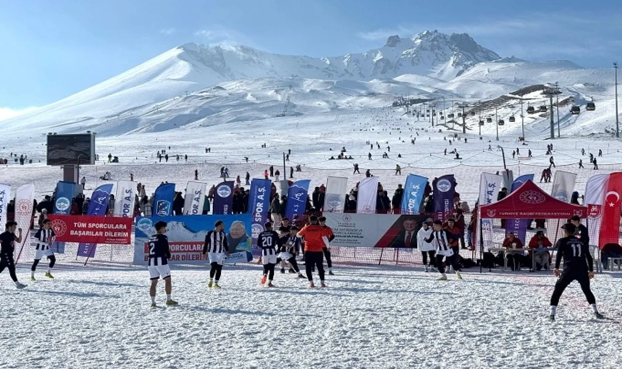 Kayseri Erciyes’te Kar Ragbi heyecanı başladı