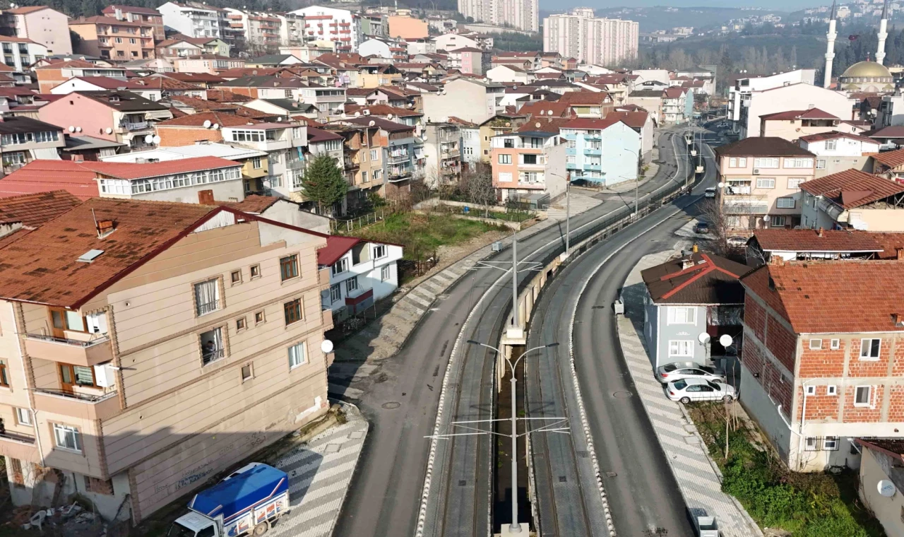 Kocaeli Adnan Menderes Bulvarı’nda ulaşım ağı güçlendi