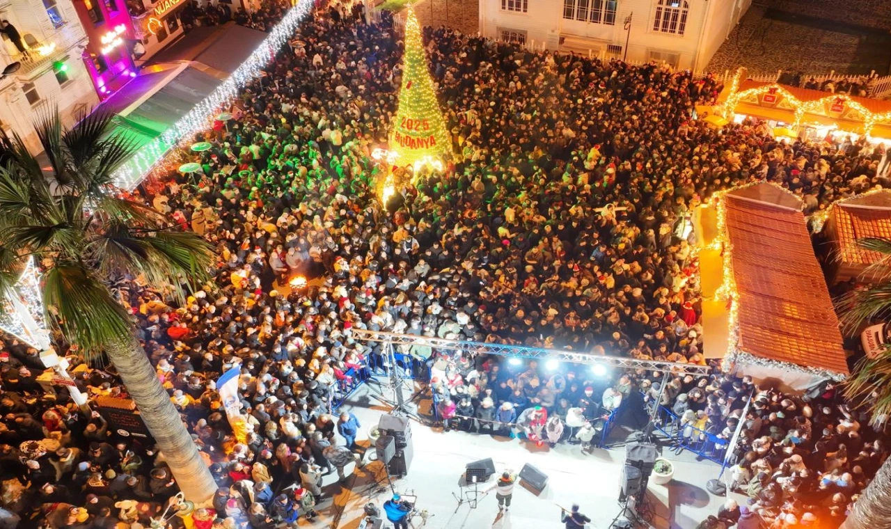 Mudanya yeni yıla tarihi meydanda ’merhaba’ dedi