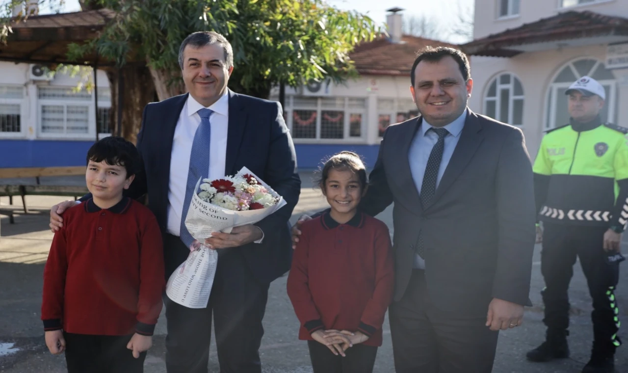 Muğla Dalaman’da ilçe protokolü karne sevincine ortak oldu