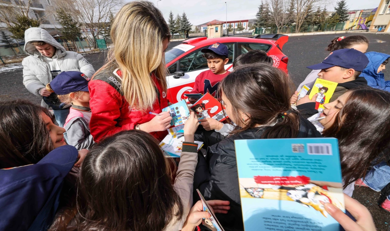 TOSF 30 şehire daha ulaşarak ’Velinin karnesi nasıl’ diye soracak