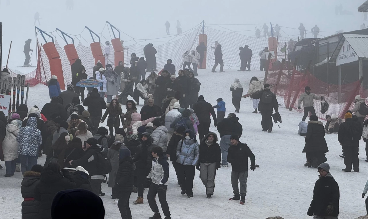 Uludağ’ın zirvesine turist akını