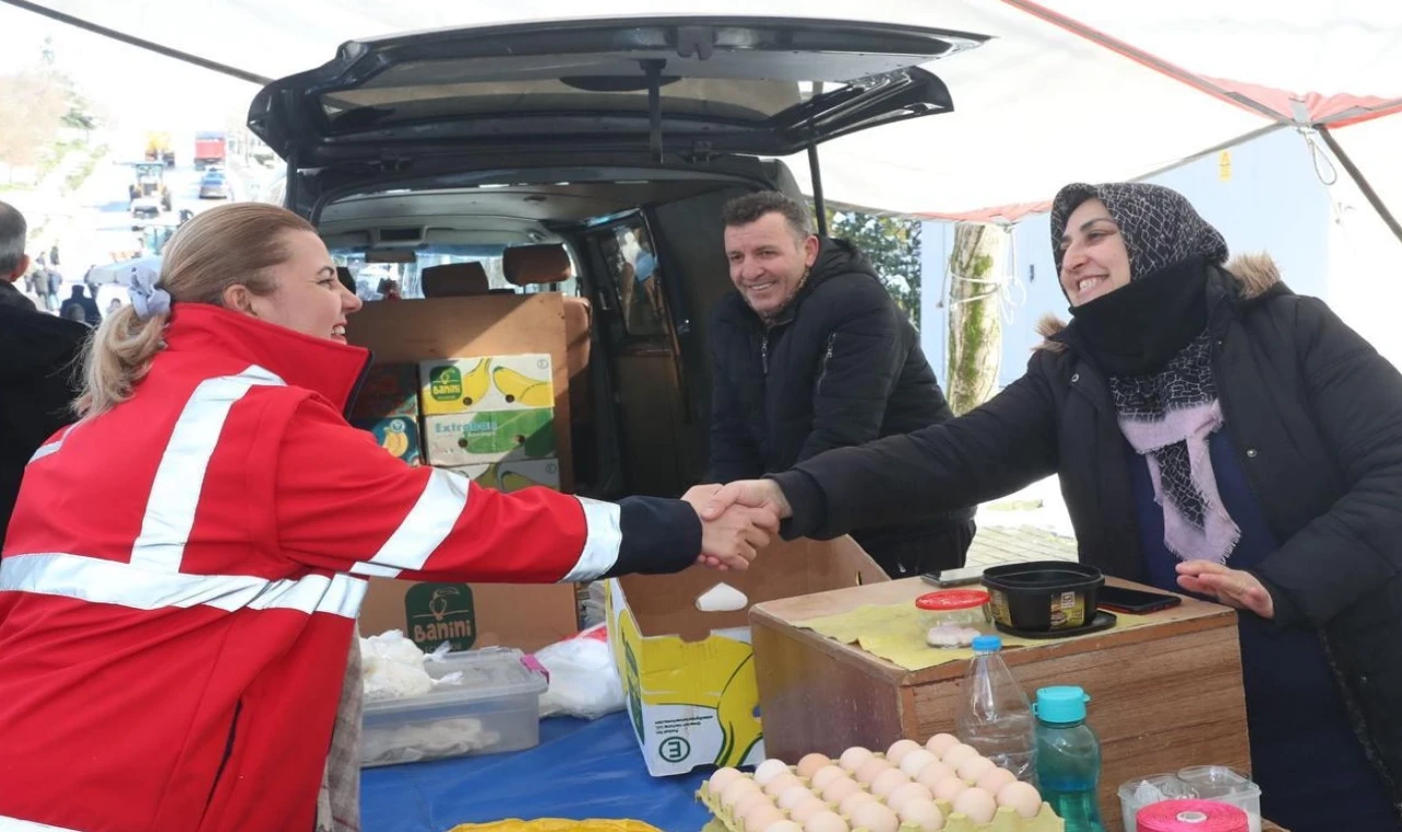 Başkan Hürriyet, esnafı ziyaret etti