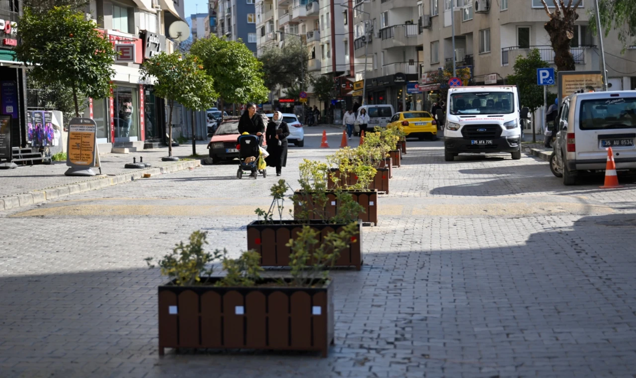 İzmir Bornova’da ulaşım ve trafik düzenlemelerine devam