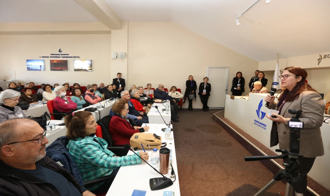 İzmir Güzelbahçe’de ’3. Yaş Üniversitesi’ eğitimleri