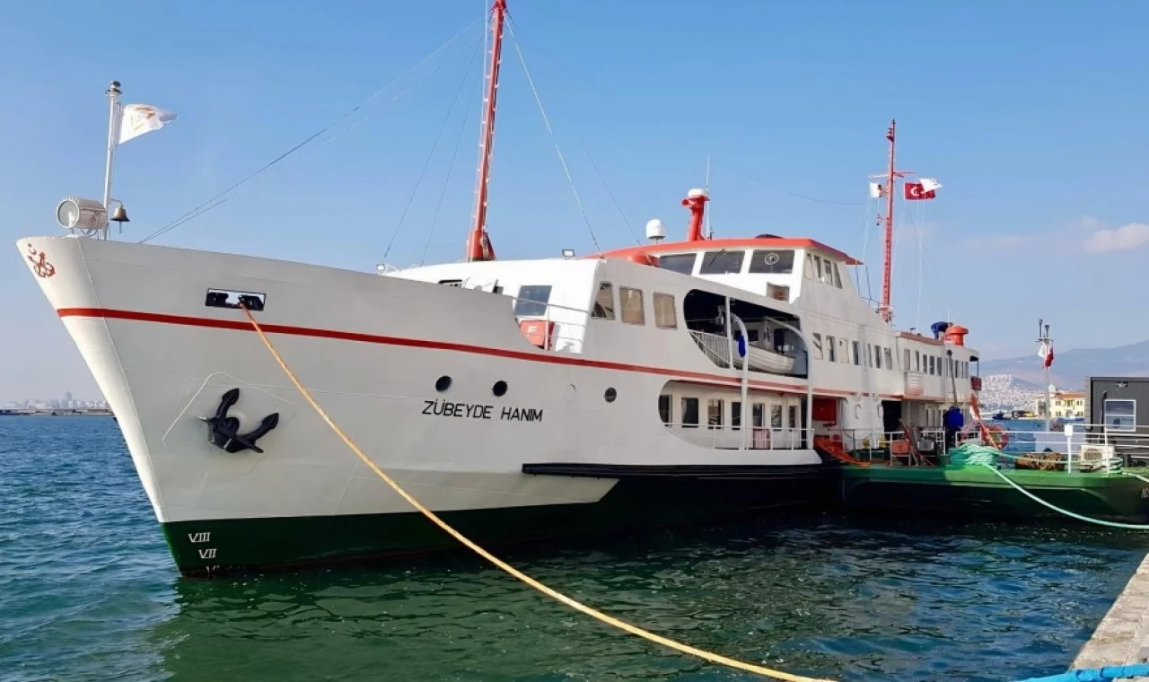 İzmir limanında ’Zübeyde Hanım’ ziyarete açıldı