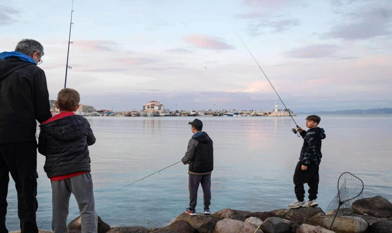 İzmir Mordoğan’da balık avı heyecanı