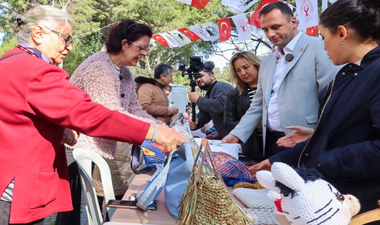 İzmir’de 14 Şubat’a özel “Hediyelik Eşya Günleri” başladı