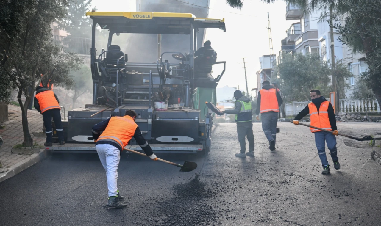 İzmir’de yol çalışmaları devam ediyor