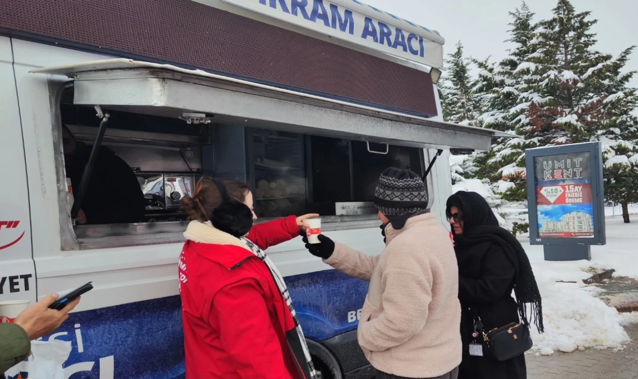 İzmit’te Askeri Öğrenci sınavına giren gençlere ve ailelerine sıcak destek