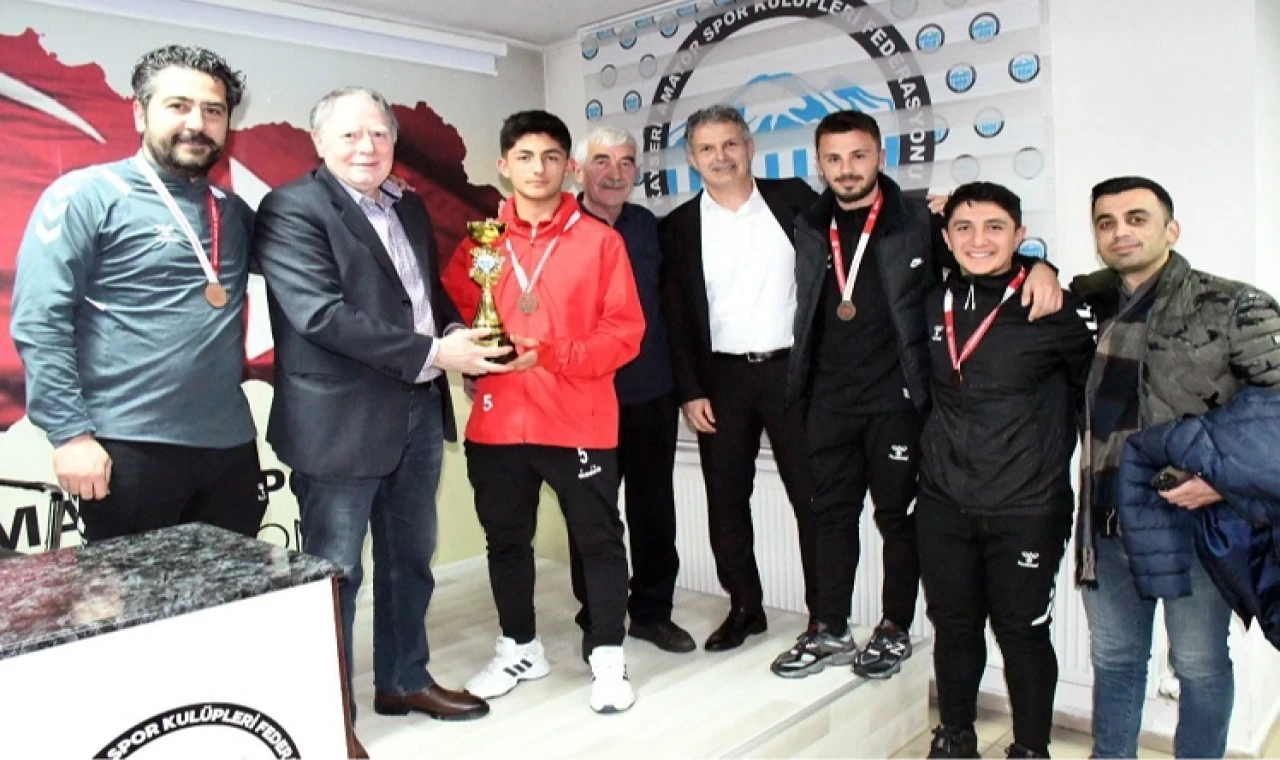 Kayseri Talas Belediyespor’un gençleri şampiyonluğu yakaladı