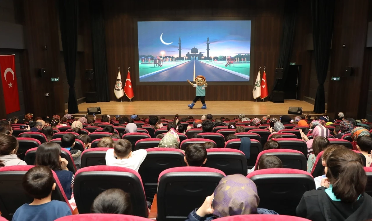 “Ramazan Neşesi Karatay’da” tiyatro gösterisine yoğun ilgi