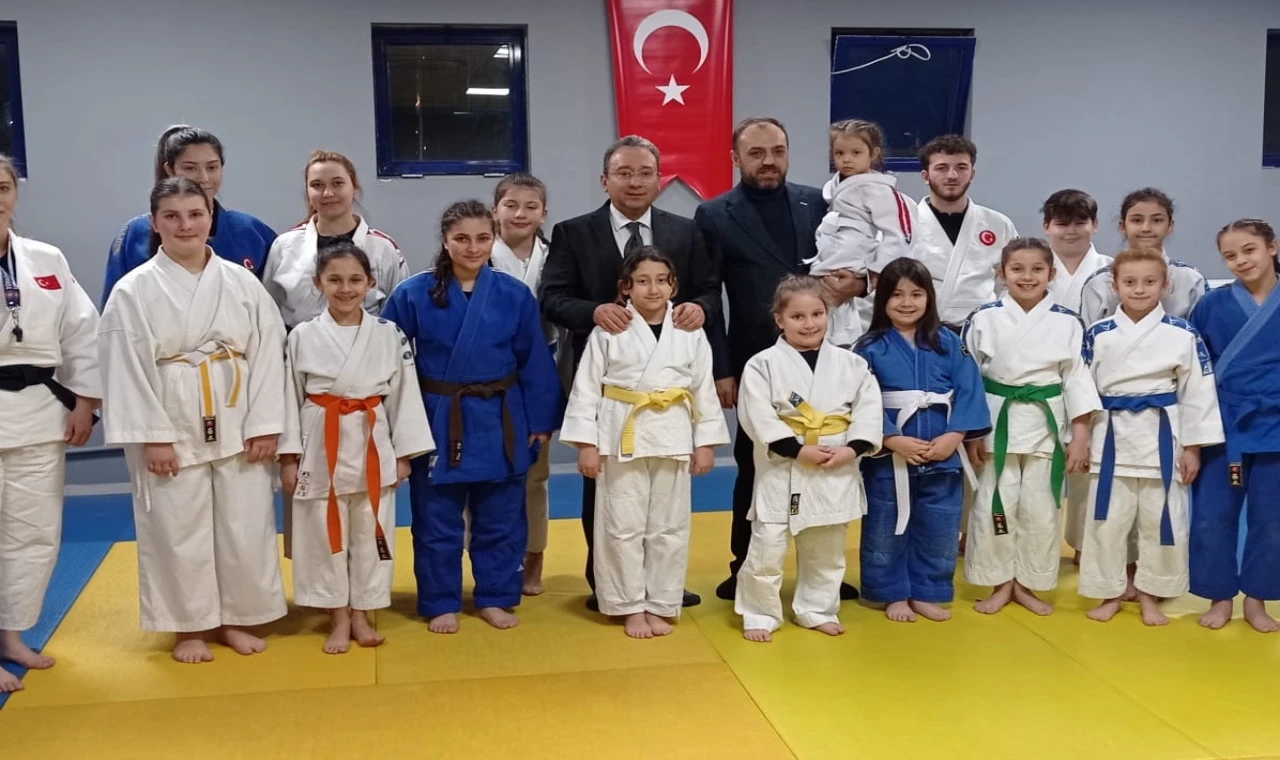 Sakarya’da Enes Zengin bu kez judo takımıyla birlikteydi!