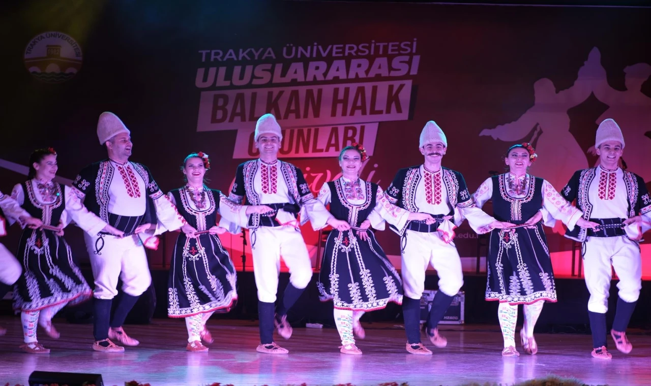 Uluslararası Balkan Halk Oyunları Festivali’ne muhteşem gala