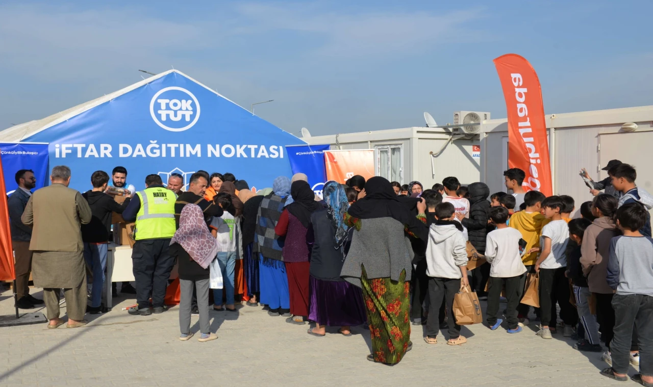 Antakya’da 5 bin kişiye sıcak yemek dayanışması