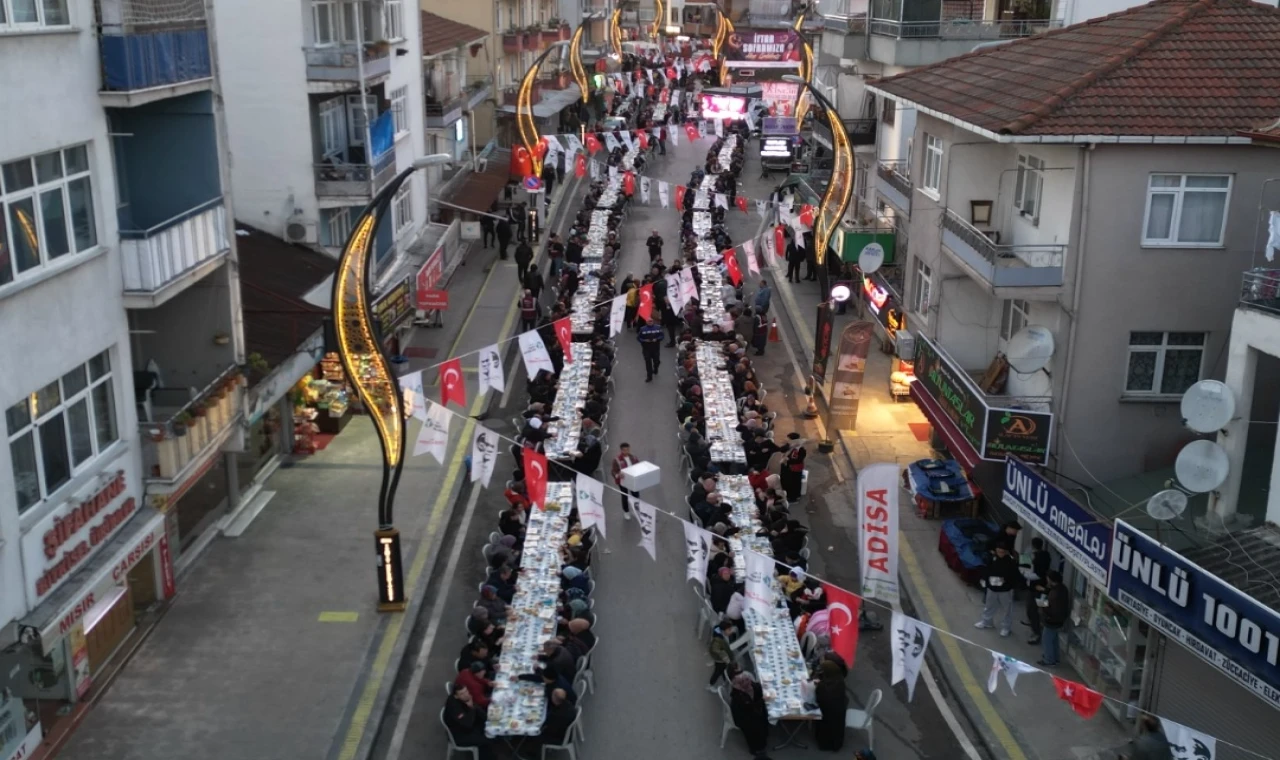 Başkan Hürriyet, halk iftarında Kuruçeşmelilerle bir araya geldi