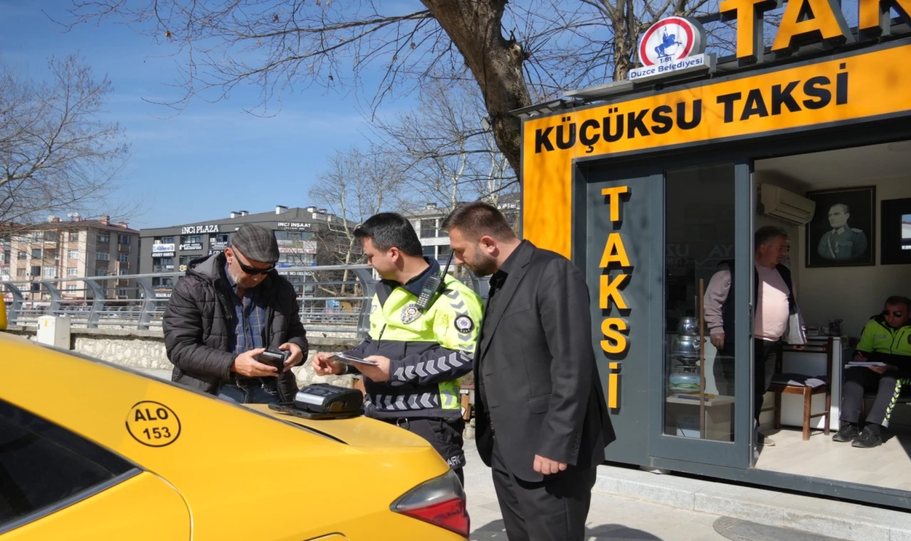 Düzce’de taksi durakları denetlendi