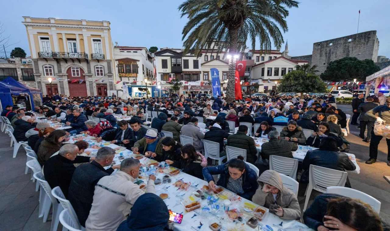 İzmir bereket sofrasını Çeşme’de kurdu