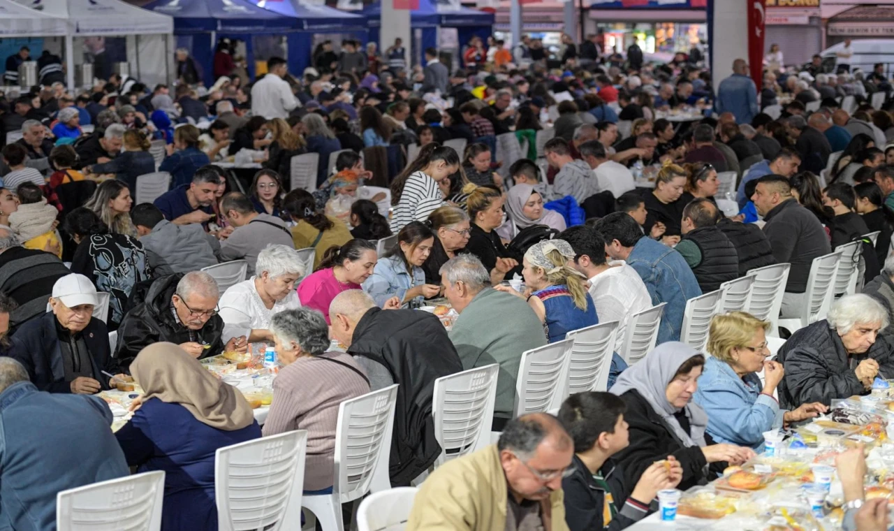 İzmir’de halk sofrası Gaziemir’de kuruldu