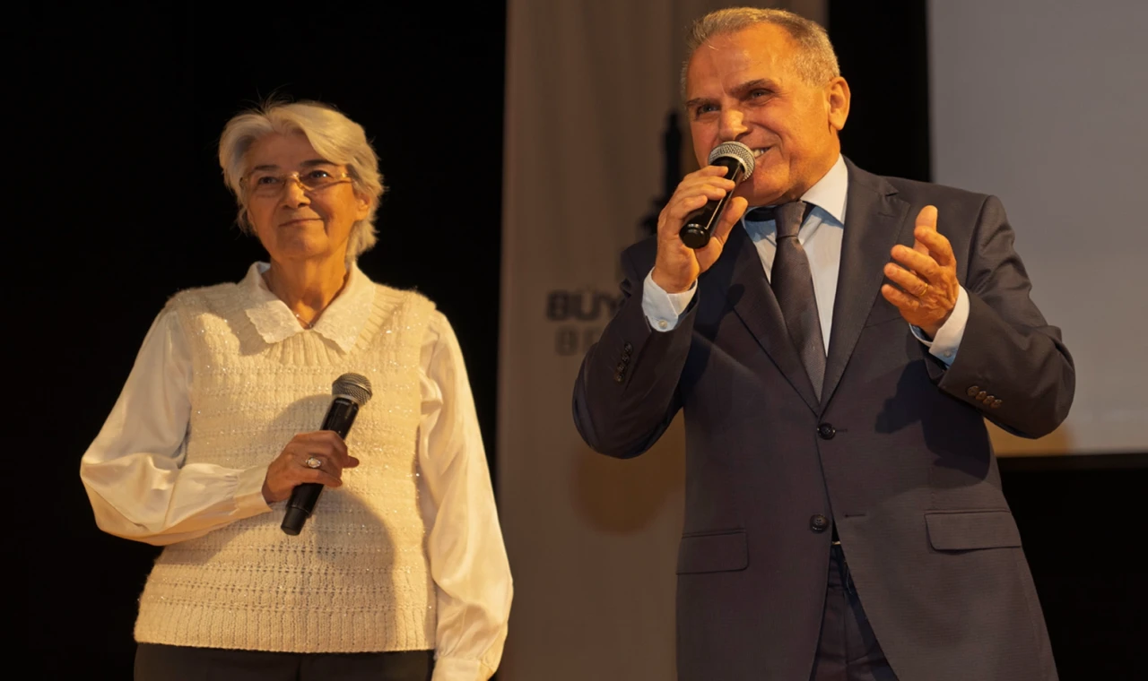 İzmir’de sağlık çınarlarına onur plaketi