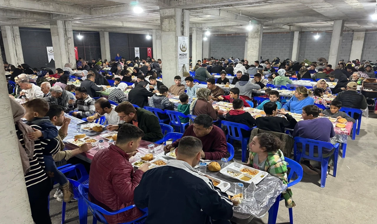 Mardin Midyat’ta iftar programlarına yoğun ilgi