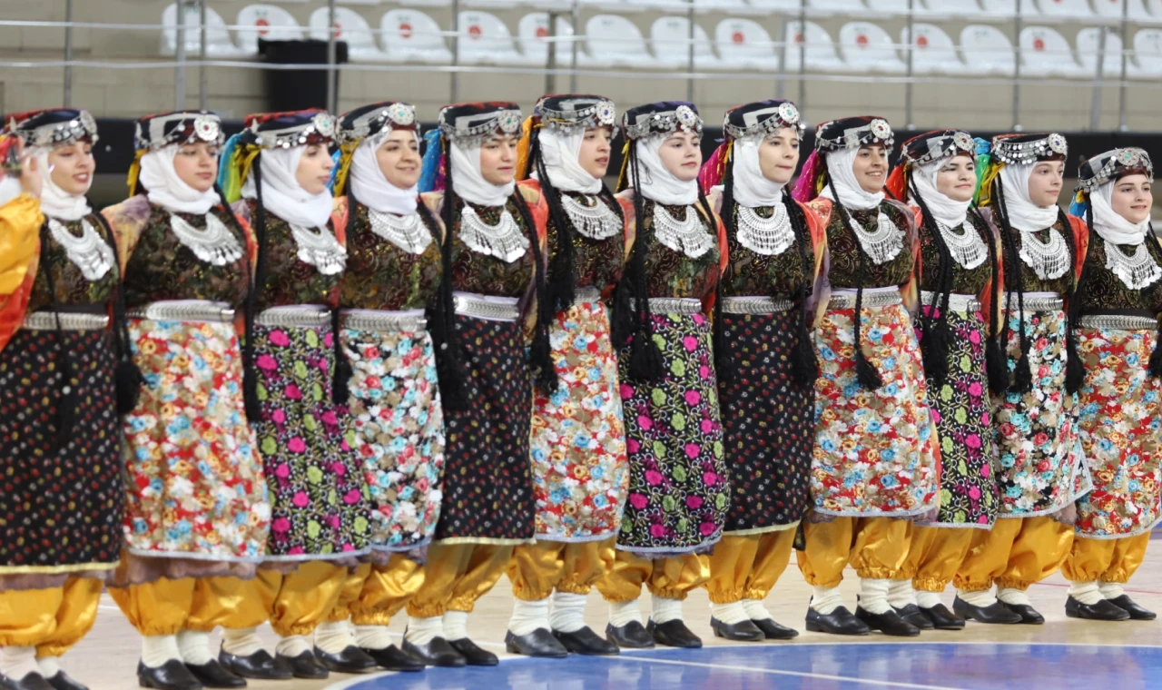 Mardin’de Halk Oyunları kulüpler arası il yarışması düzenlendi