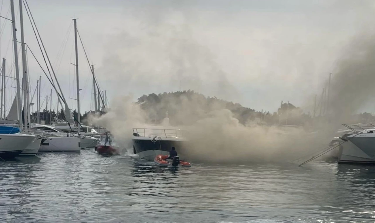 Muğla’da yat yangını! Acil Müdahale Tekneleri görev başında