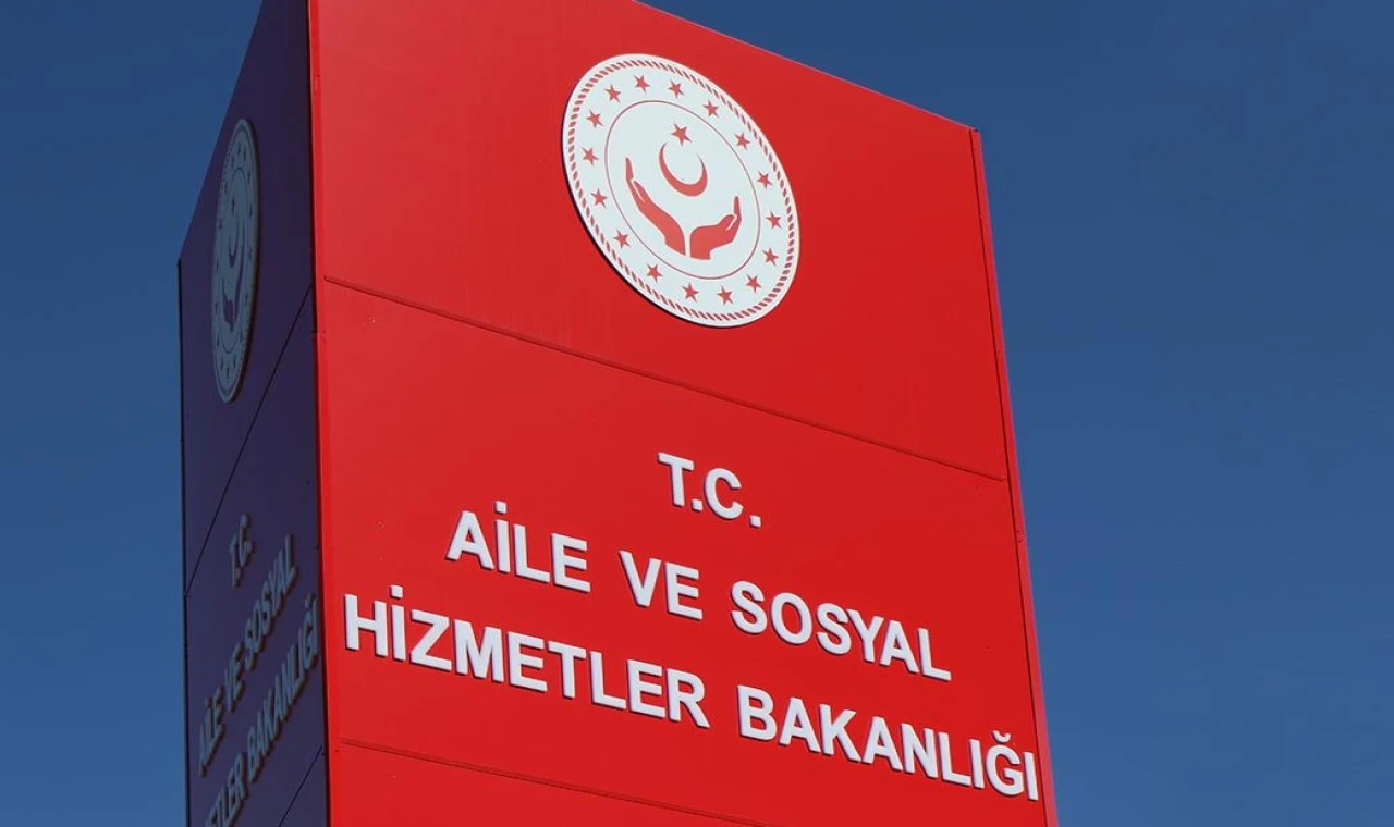 O görüntülere Bakanlık’tan açıklama... Babaya gözaltı, çocuklar devlet korumasında!