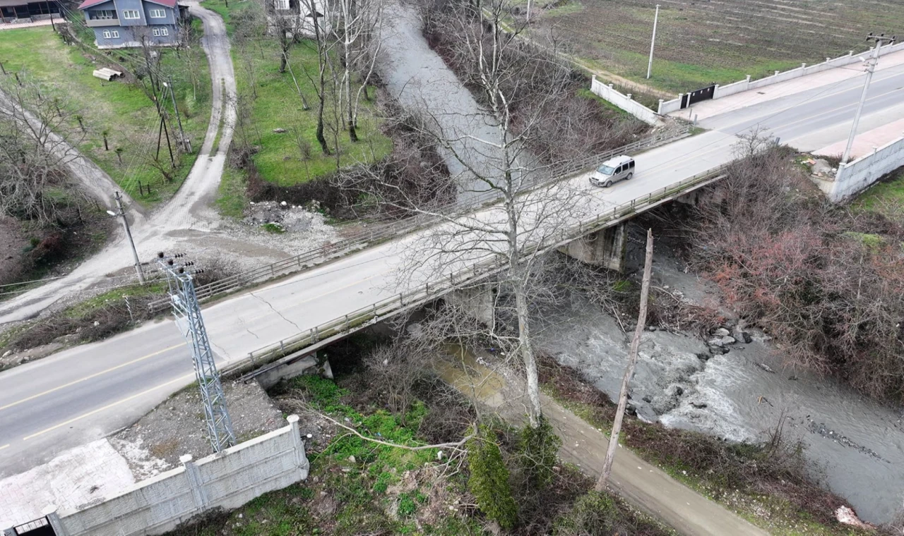 Sakarya’da Kanlıçay Deresi üzerine 44 metrelik köprü geliyor!