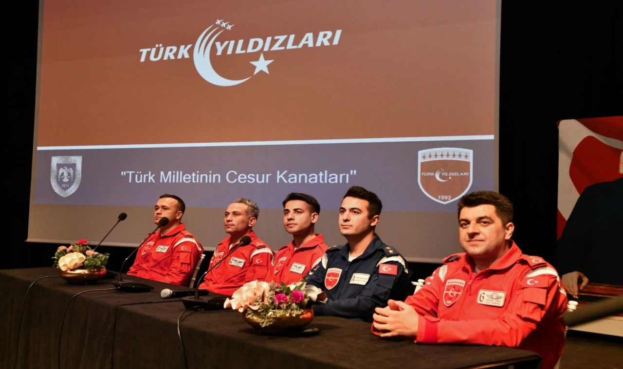 Türk Yıldızları pilotları Bursa Mustafakemalpaşa’da