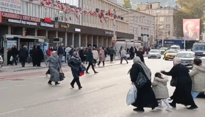 Bursa’da ‘yaya’ sorunu! Adeta araçların önüne atlıyorlar