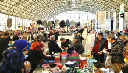 Mudanya’da Cuma pazarından sonra Giyim Pazarı da ’kapalı’ya taşındı