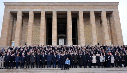 Bakan Tekin 81 ilin öğretmenleri ile Ata’nın huzurunda