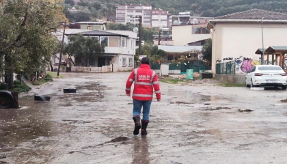 Bursa Gemlik’te sağanak taşkına yol açtı!