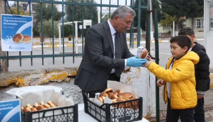 İzmir Güzelbahçe’den çocuklara okul sürprizi