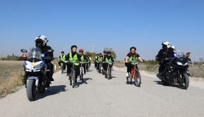 Konya’da liseliler doğa ve kültüre pedal çevirdi