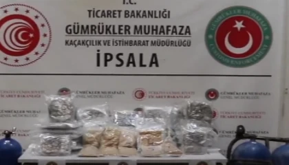 Gümrük ekipleri zehir tacirlerine geçit vermedi