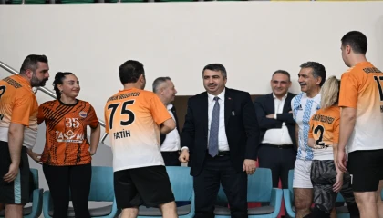 Başkan Yılmaz Belediyeler Arası Voleybol Dostluk Turnuvası’nı izledi