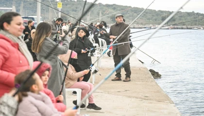 İzmir Bornovalı çocuklar balık tutmayı öğrendi