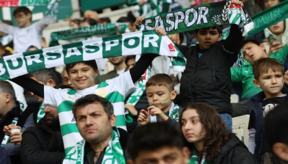 Bursa Büyükşehir 300 çocuğa Bursaspor çoşkusu yaşattı