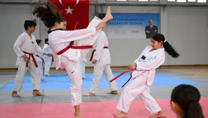 İzmir Bornova’da taekwondocuların kuşak heyecanı