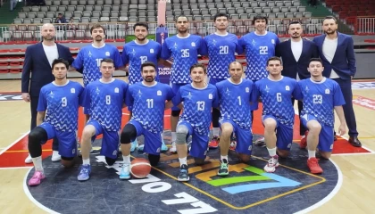 Celal Atik Spor Salonu’nda parke ısınıyor