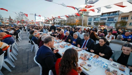 İzmir Büyükşehir’in iftar sofrası Urla’da kuruldu