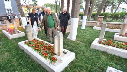 İznik Mahmud Çelebi Camii’nin haziresinde bakım onarım