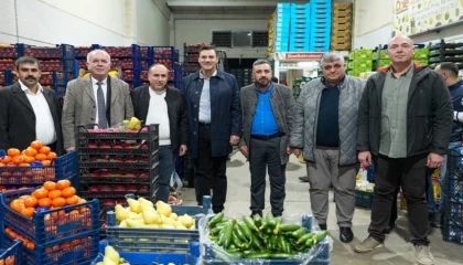 Manisa’da Başkan Zeyrek’ten ’Hal’in halini sordu