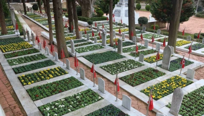 Şehitlikler, ”18 Mart Çanakkale Zaferi” için hazırlandı