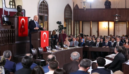 TBMM Başkanı Kurtulmuş, Gazi mekanda gençlerle buluştu